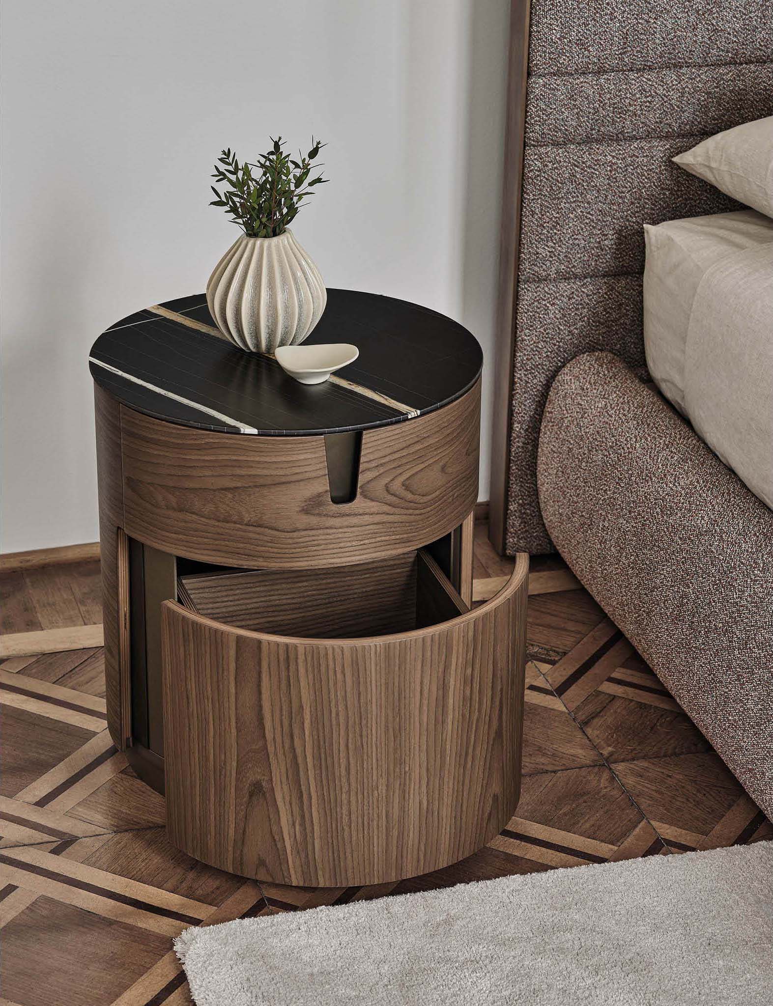 Tylsa nightstand