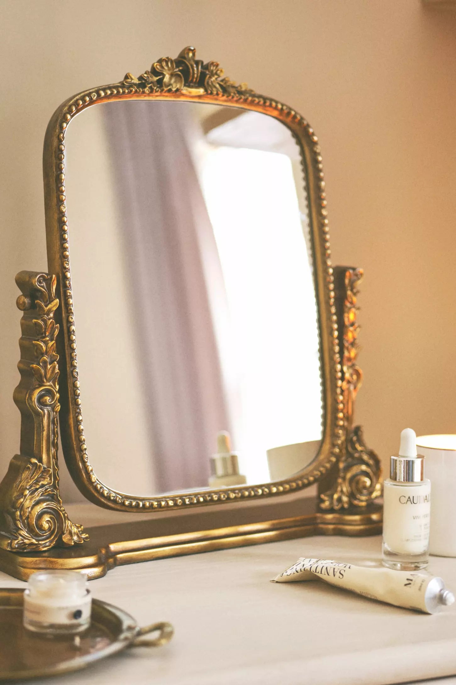 Primrose vanity mirror