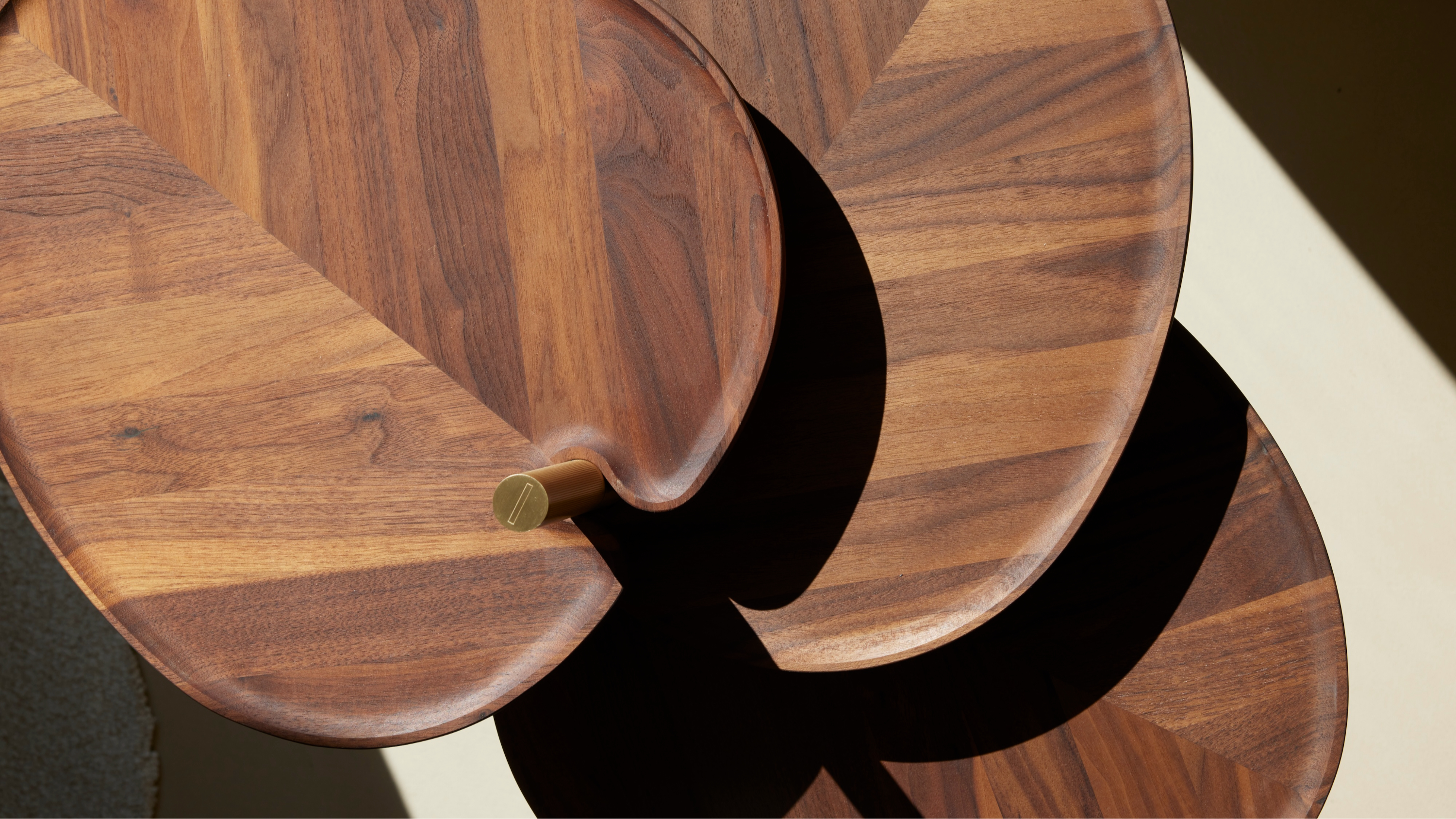 LEAF-1 Round wooden coffee table