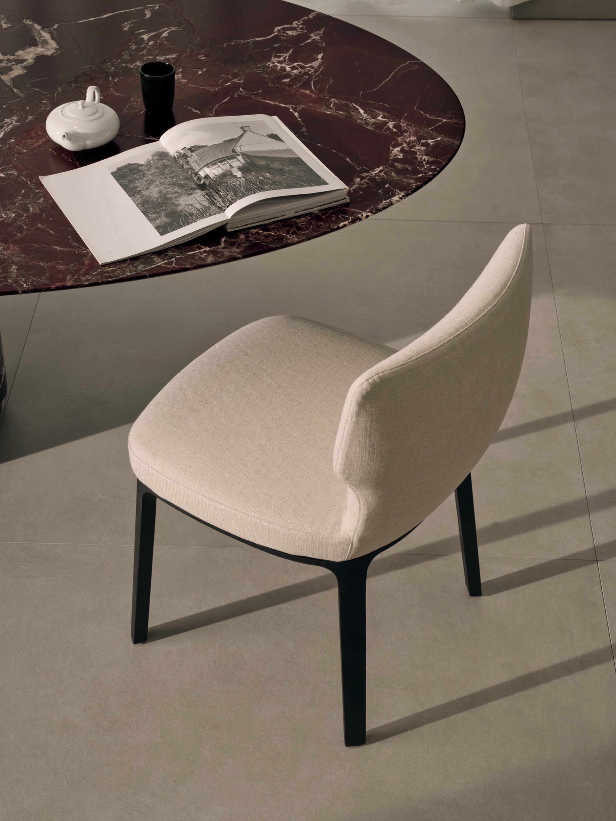 Auro Oval marble table