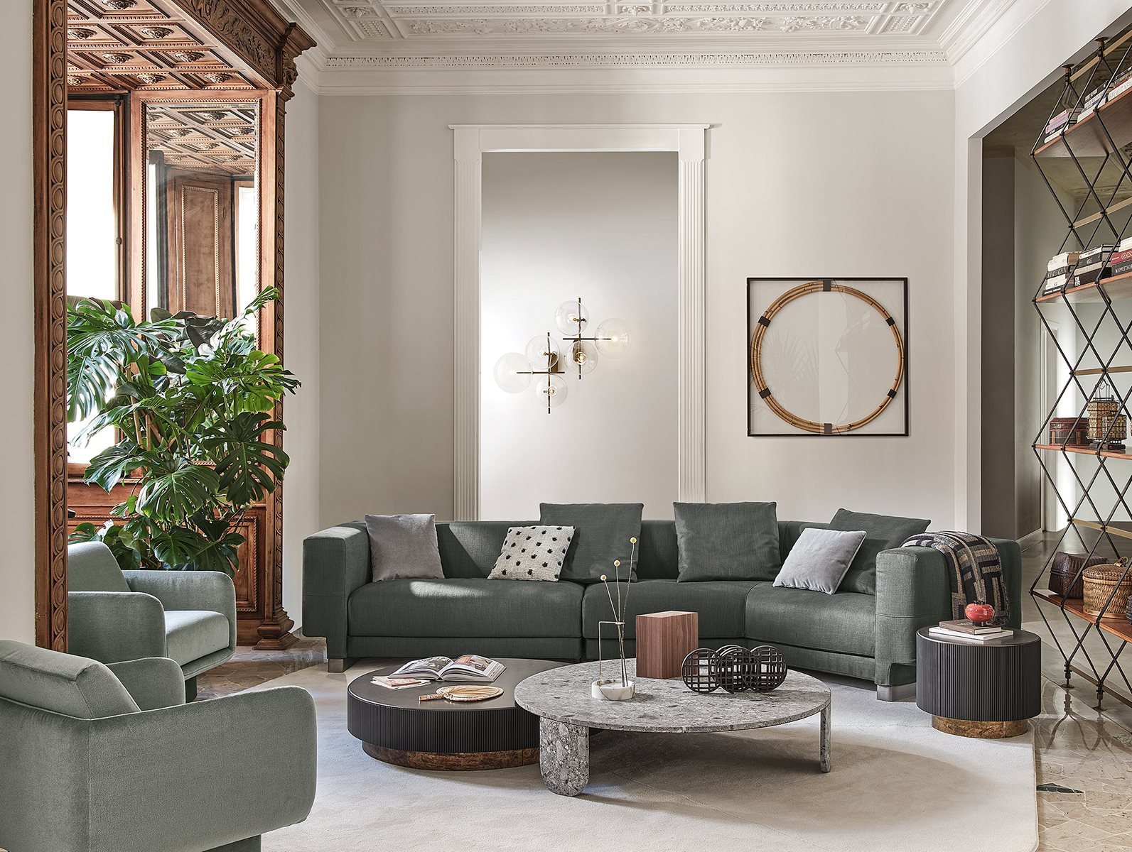 CLEMO Round travertine coffee table