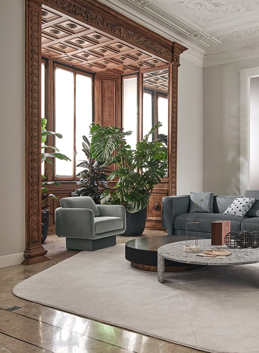 CLEMO Round travertine coffee table