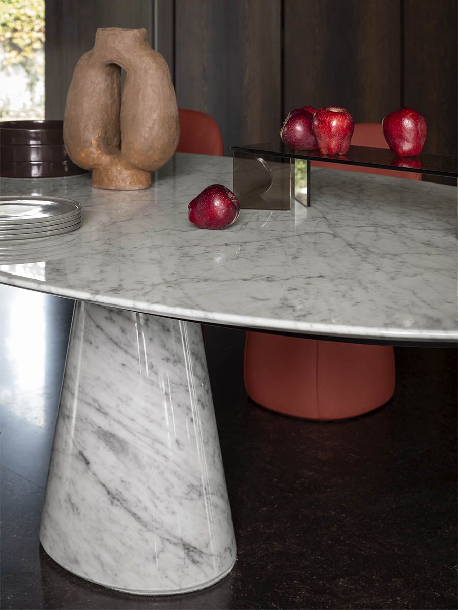Mesa Ellipse Oval marble table
