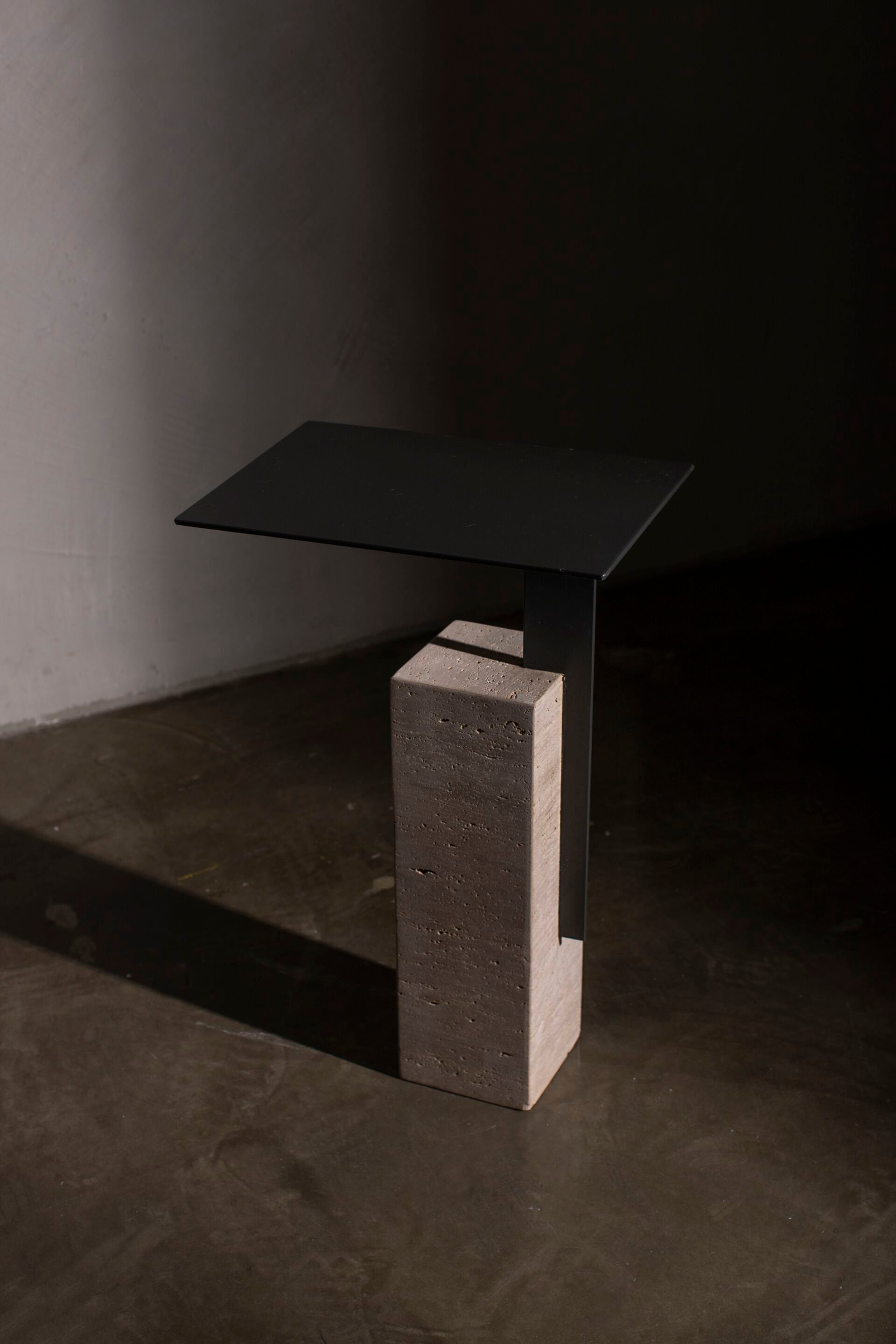 MONO Side table with travertine base and metal top
