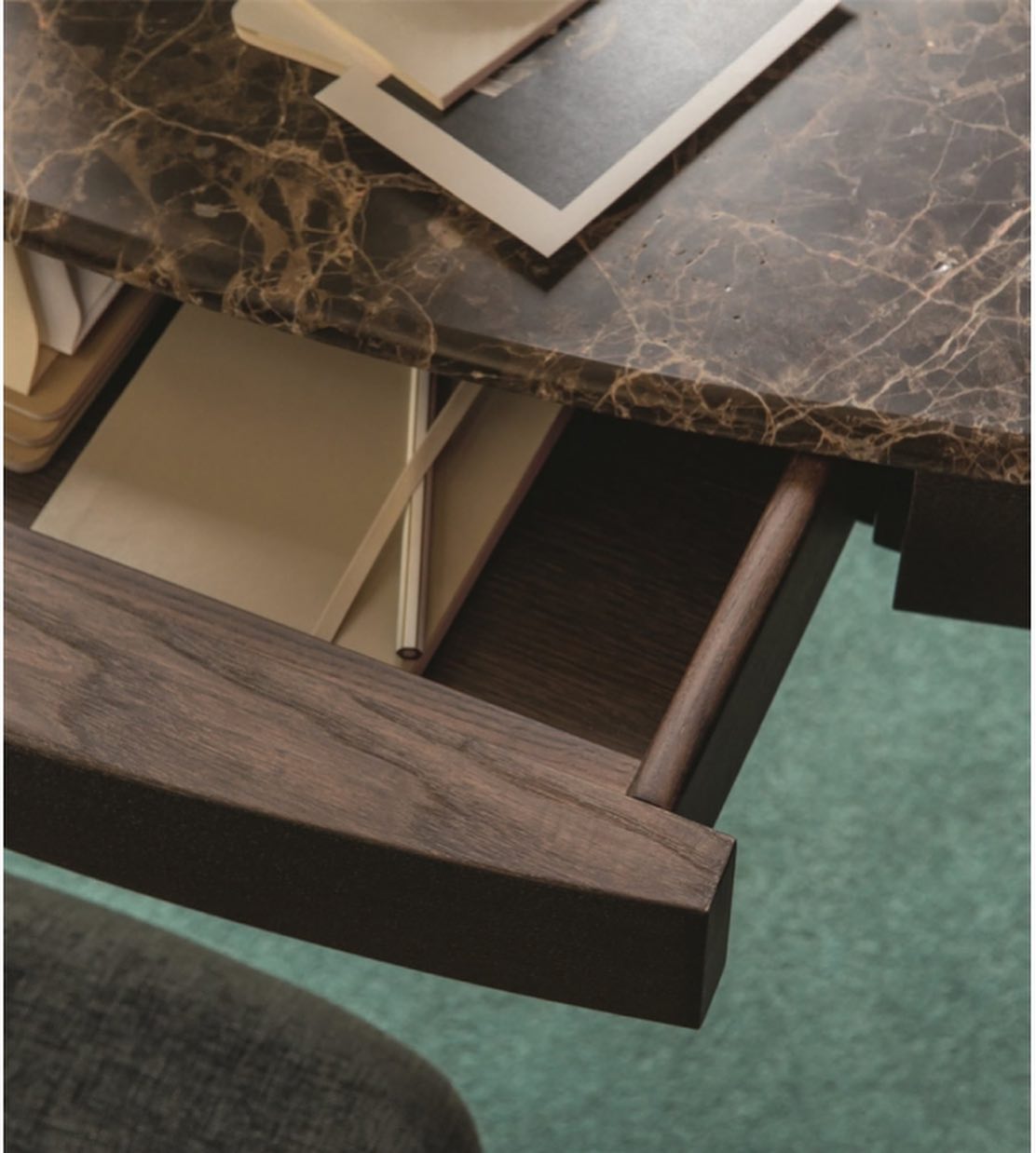 Mascara walnut Dresser Vanity