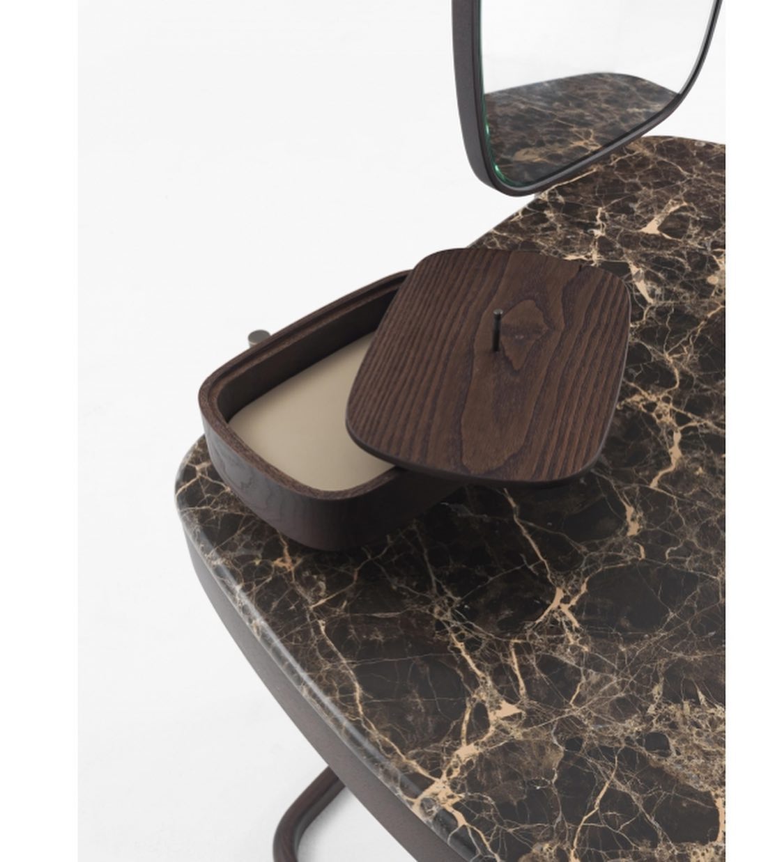 Mascara walnut Dresser Vanity