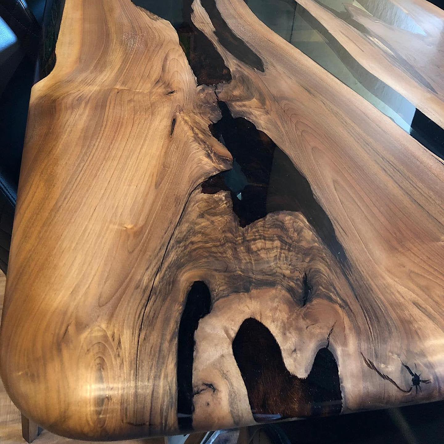 Voronoi Epoxy Resin Live edge Dining Table