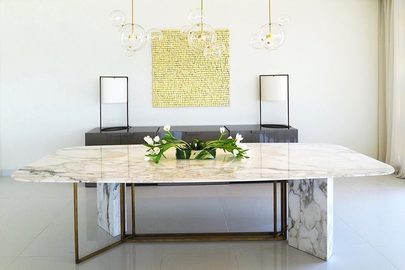 Plinto Marble & Brass Dining Table