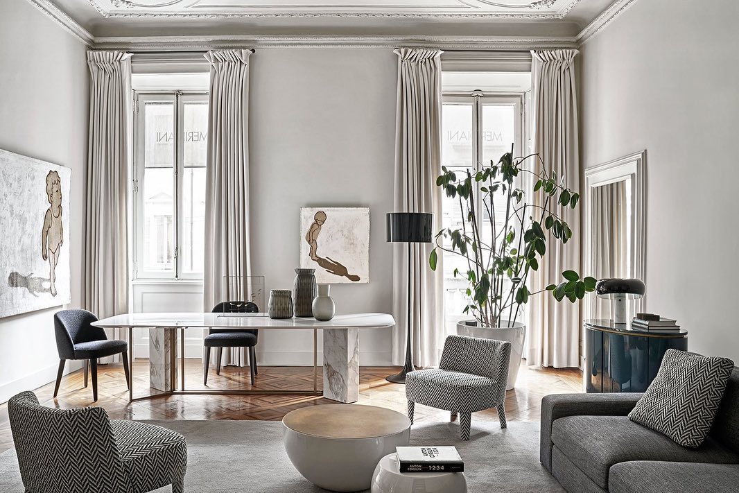 Plinto Marble & Brass Dining Table