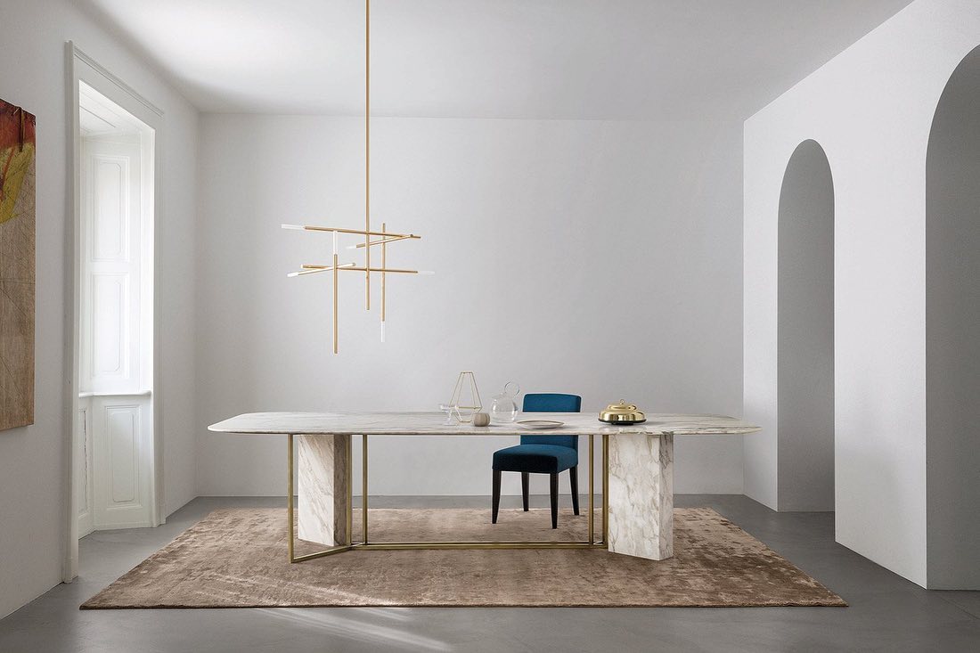 Plinto Marble & Brass Dining Table