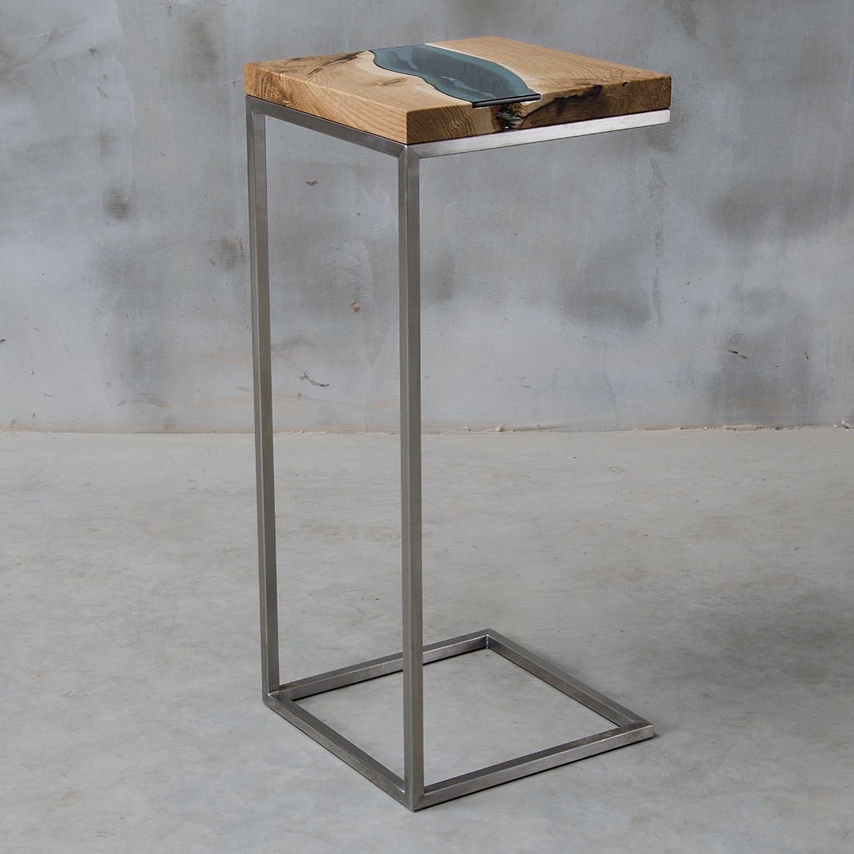 How to make epoxy resin wood table