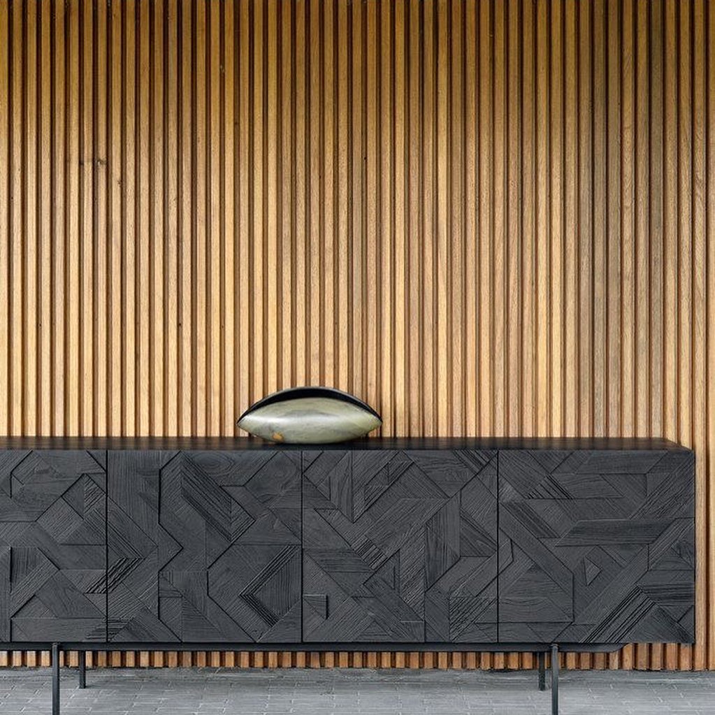 Charcoal Graphic Console