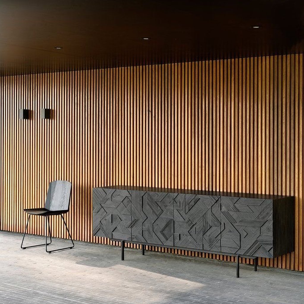 Charcoal Graphic Console